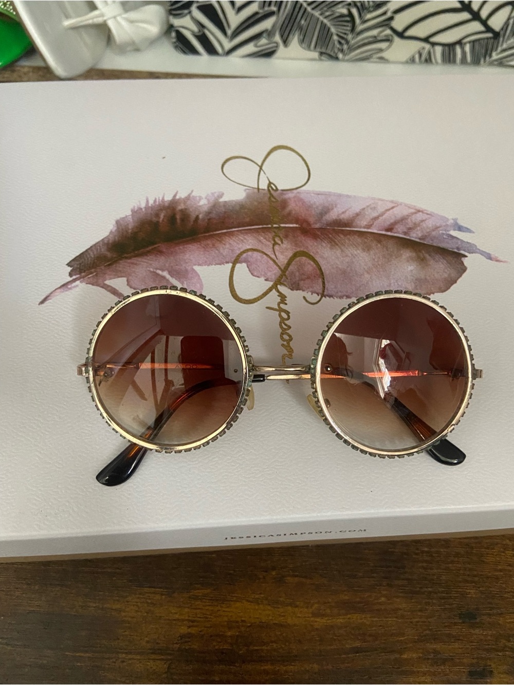 Round Vintage Women's Sunglasses - Brown Gradient Lenses